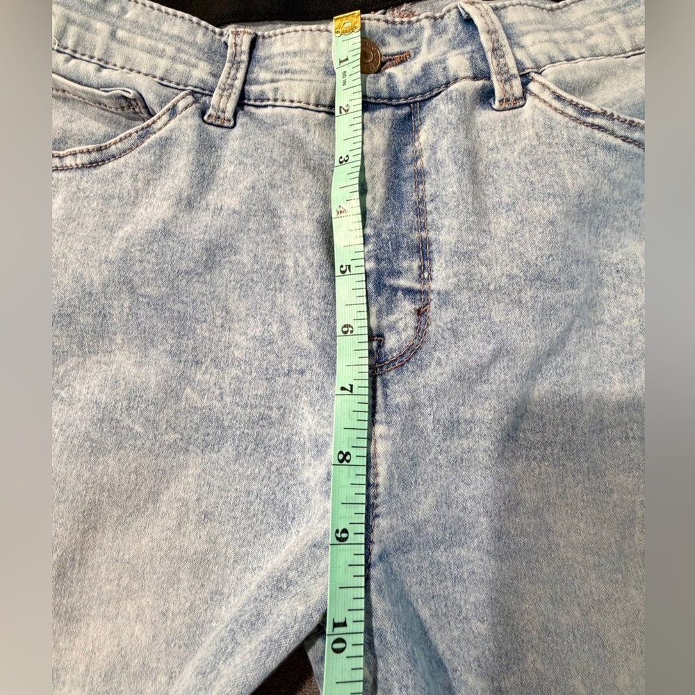 Curve Appeal Women's Light Wash Straight Jeans. Gently loved - Picture 7 of 12